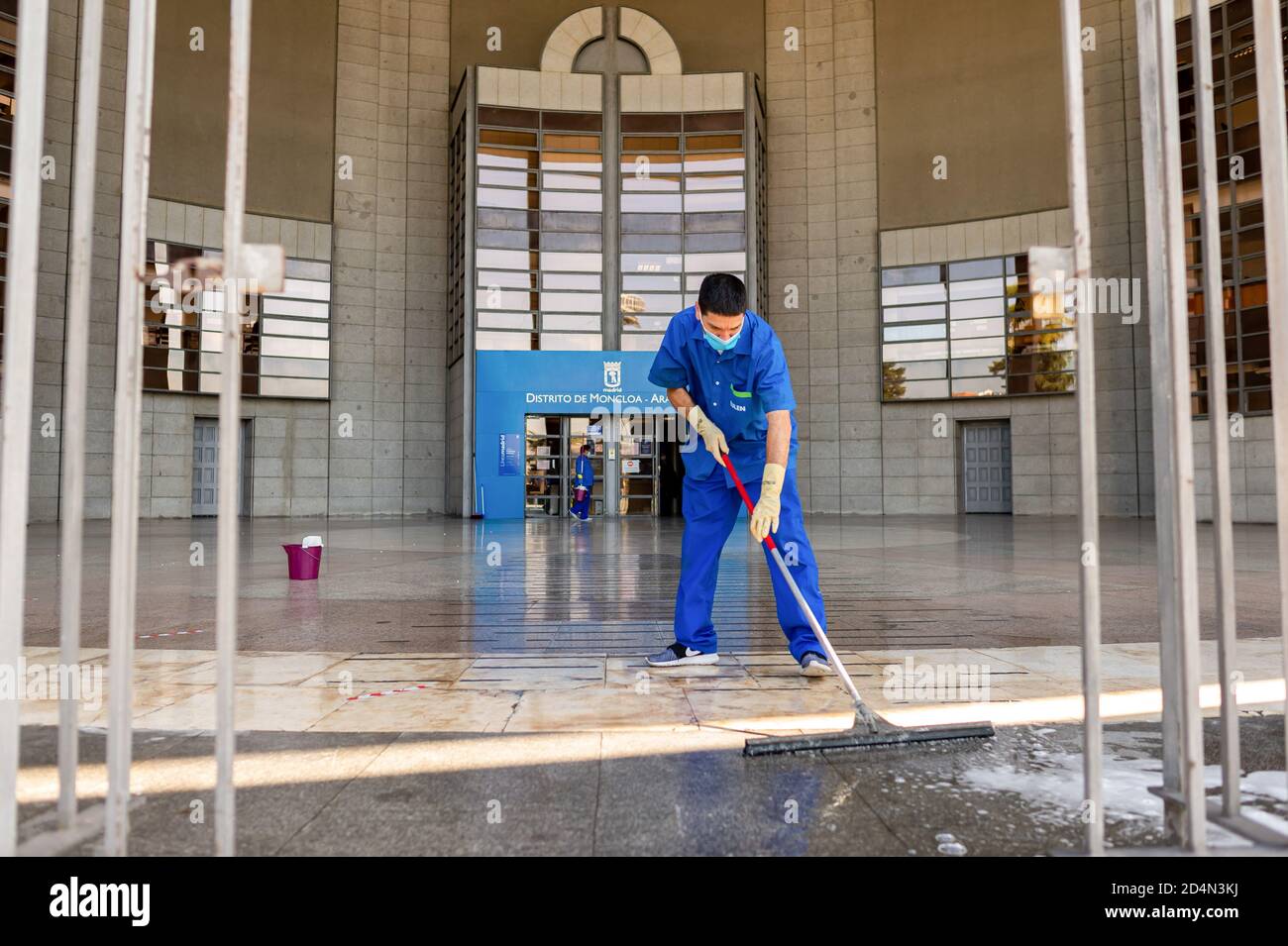 Madrid, Spain. 1st Jan, 2012. A man cleaning at the Moncloa District during the state of alarm.The Spanish government declared a state of alarm for 15 days in the Community of Madrid due to the high number of Covid 19 infections during the second wave of the pandemic in Spain. Credit: Diego Radames/SOPA Images/ZUMA Wire/Alamy Live News Stock Photo