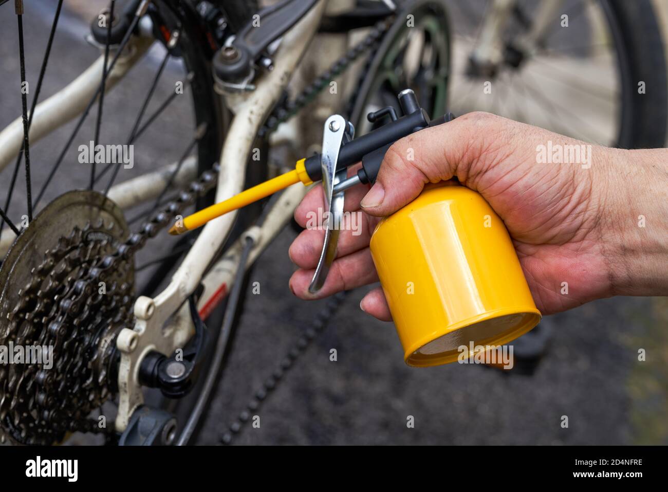 Bicycle oil can hi res stock photography and images Alamy