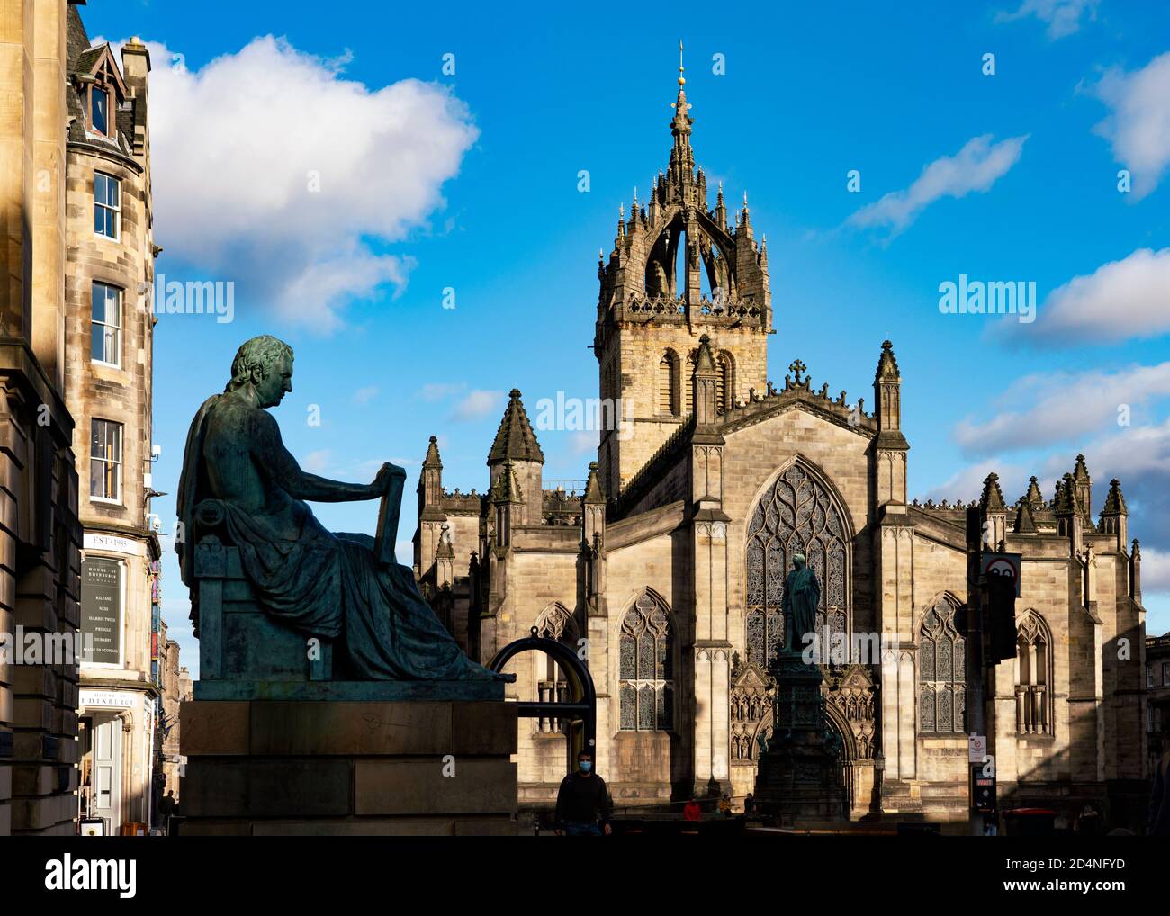 Statue of David Hume and to rear St Giles Cathedral at Lawnmarket on Royal Mile, Edinburgh, Scotland Stock Photo