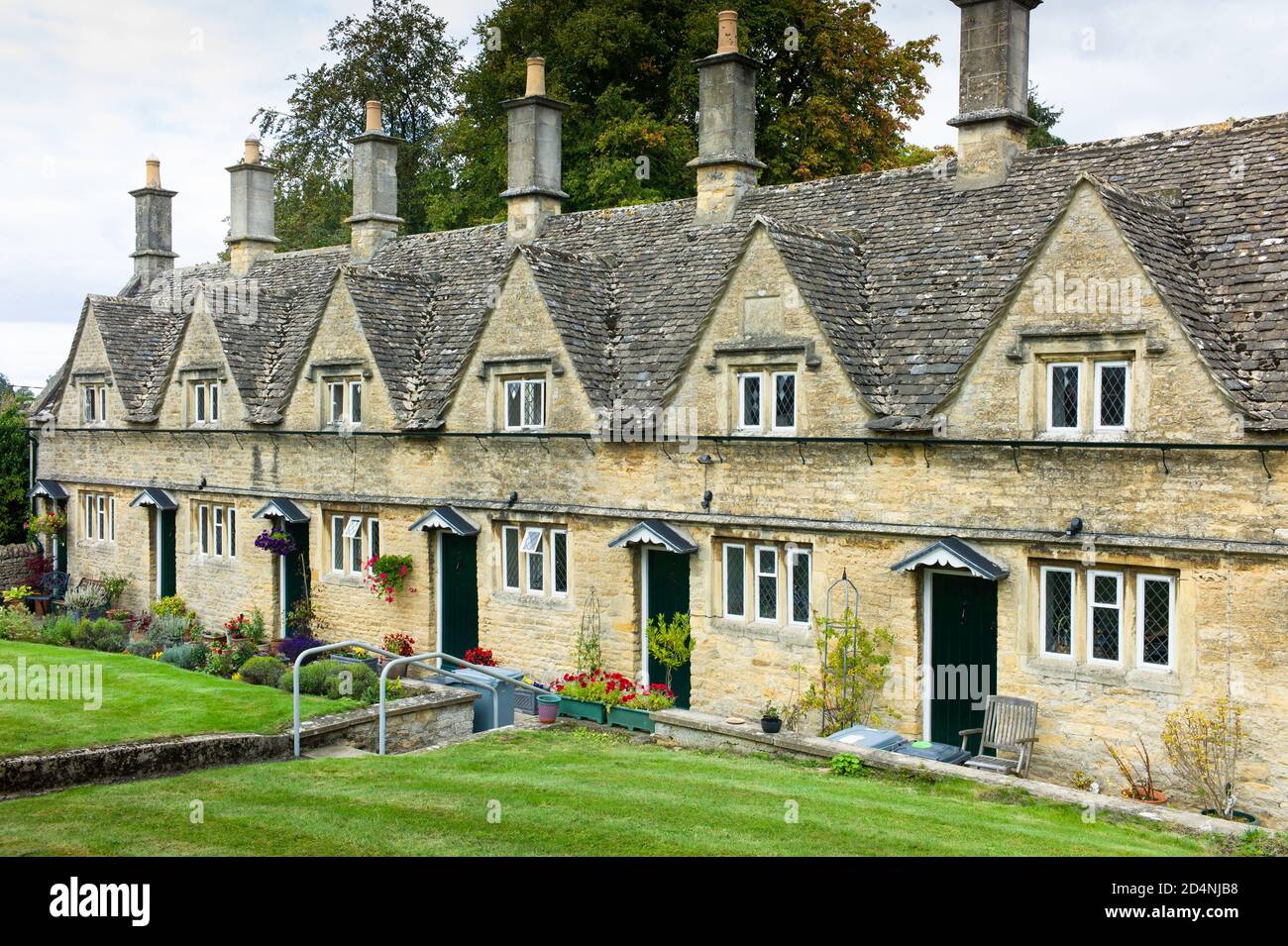 Row of characteristic honey coloured stone Cotswold cottages in Oxfordshire, England Stock Photo