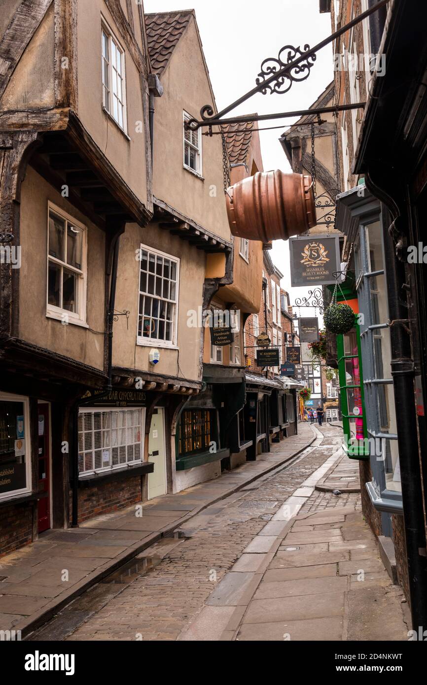 UK, England, Yorkshire, York, Shambles, overhanging jettied timber framed buildings in narrow cobbled lane Stock Photo