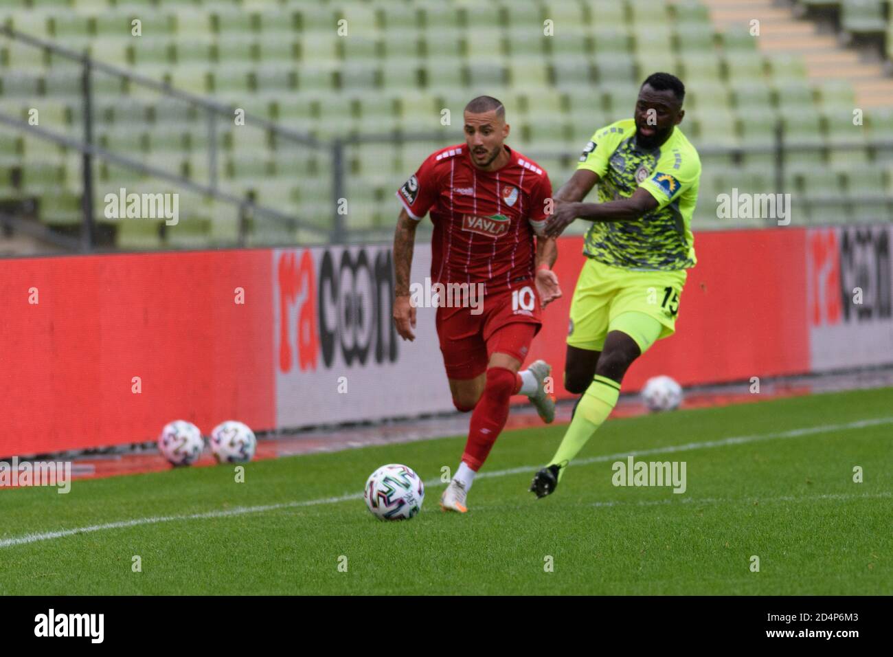 goalkeeper Niclas Thiede of SC Verl looks on during the 3. Liga match  News Photo - Getty Images