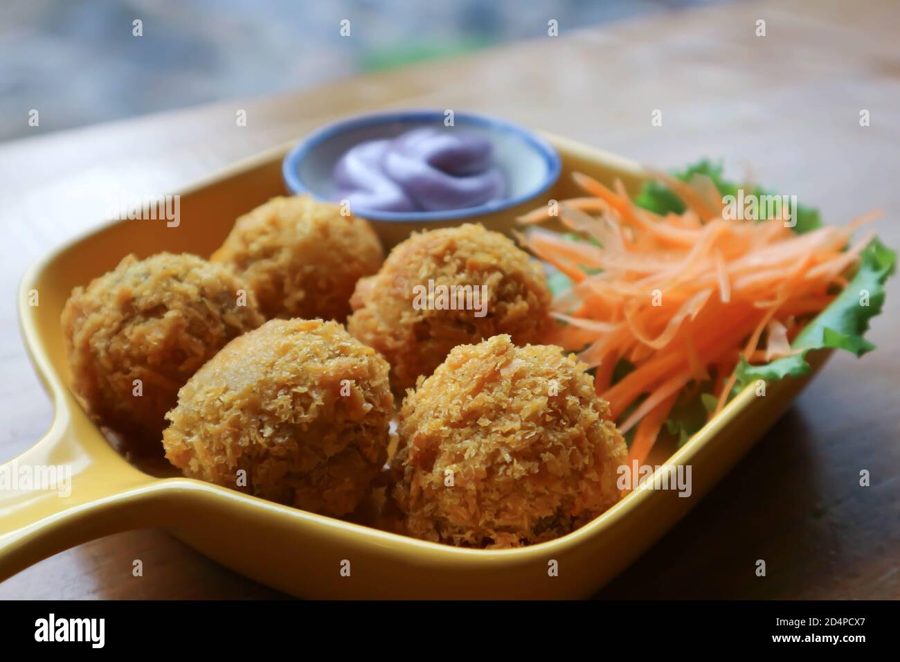 Fried blue cheese balls hi-res stock photography and images - Alamy