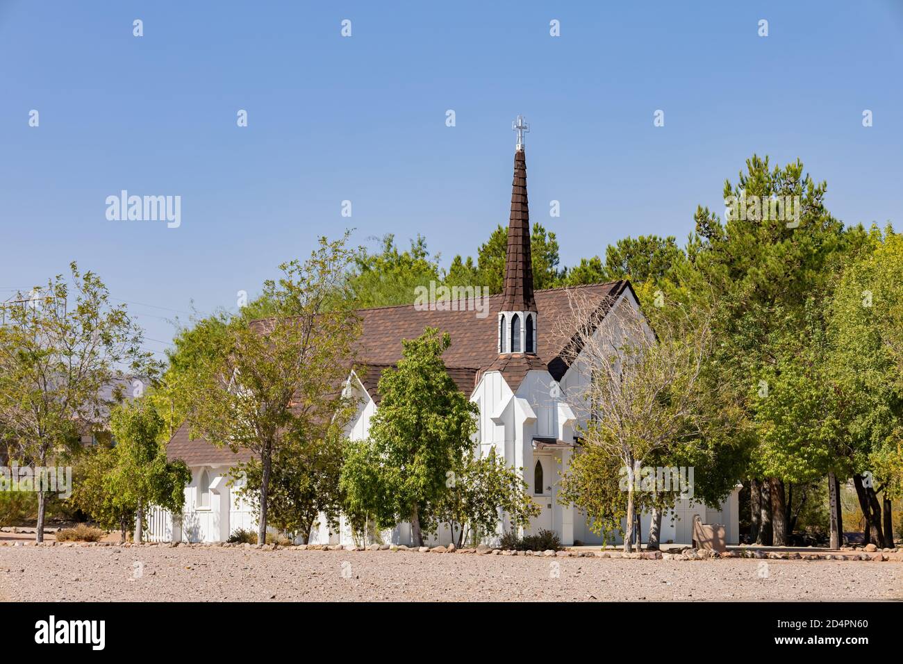 Sunny exterior view of the historical Candlelight Wedding Chapel at Las