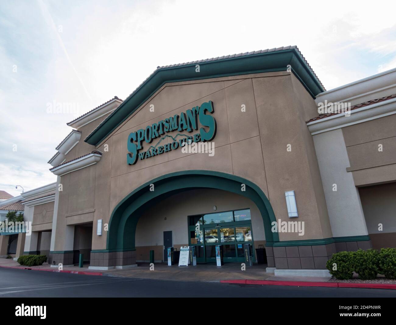 Las Vegas, OCT 8, 2020 Exterior view of the Sportsman's Warehouse Stock Photo Alamy