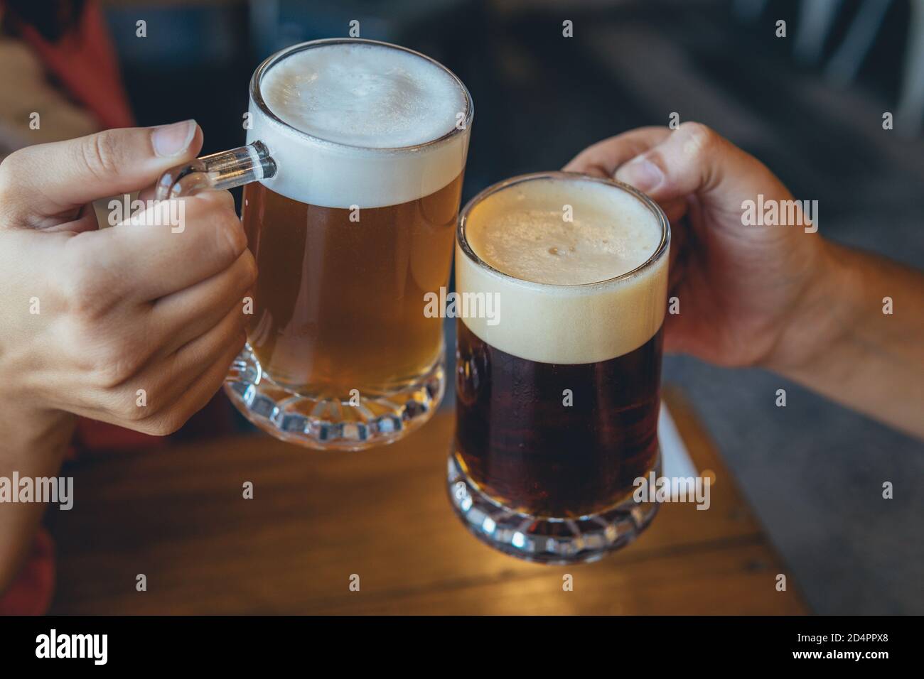 Toast with beer mugs hi-res stock photography and images - Alamy