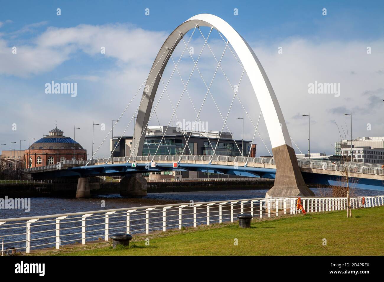 The Clyde Arc (known locally as the Squinty Bridge), is a road bridge spanning the River Clyde in Glasgow, Scotland Stock Photo