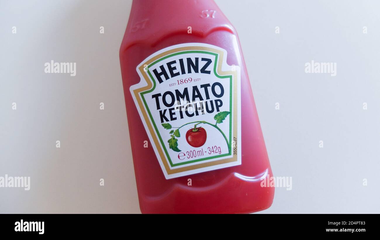 Classic Heinz ketchup packaging Stock Photo Alamy