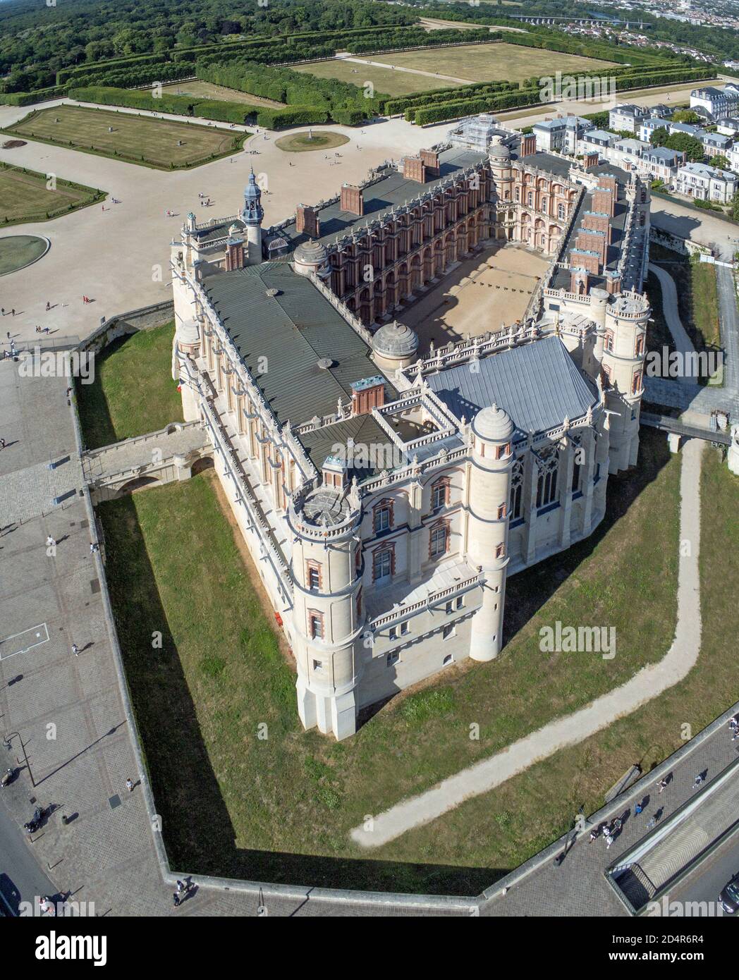 France, Yvelines, Saint Germain en Laye castle and the National Museum of Antiques (aerial view) Stock Photo