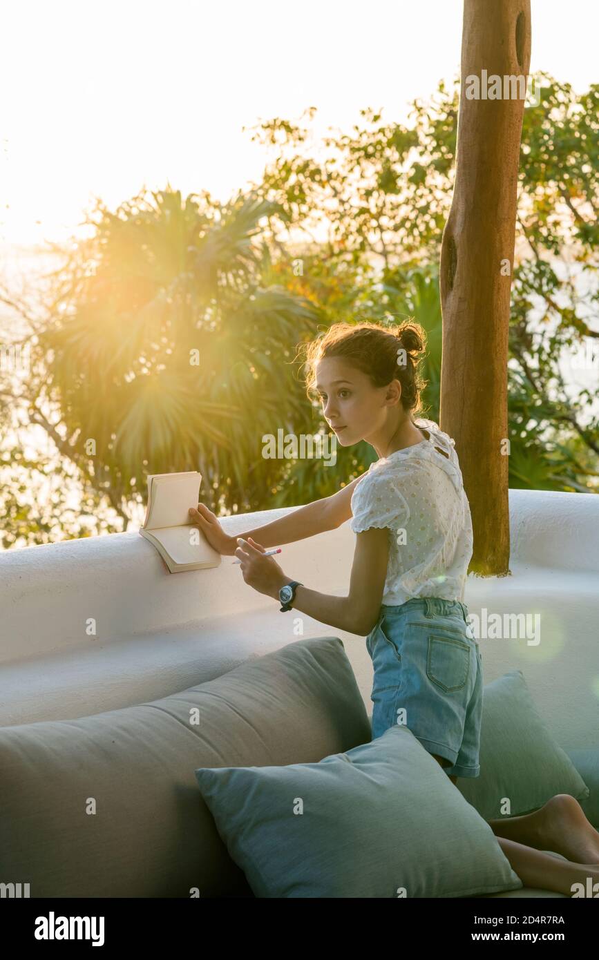 11 year old girl hi-res stock photography and images - Alamy