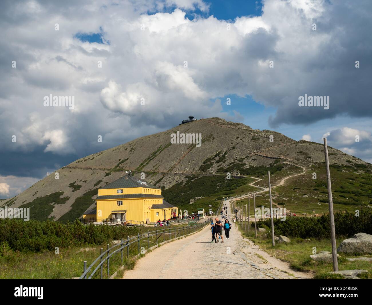Karpacz/Poland - 24/10/2020 - Trail to the top of Sniezka mountains. Shelter of Silesian House. People on the trail. Stock Photo