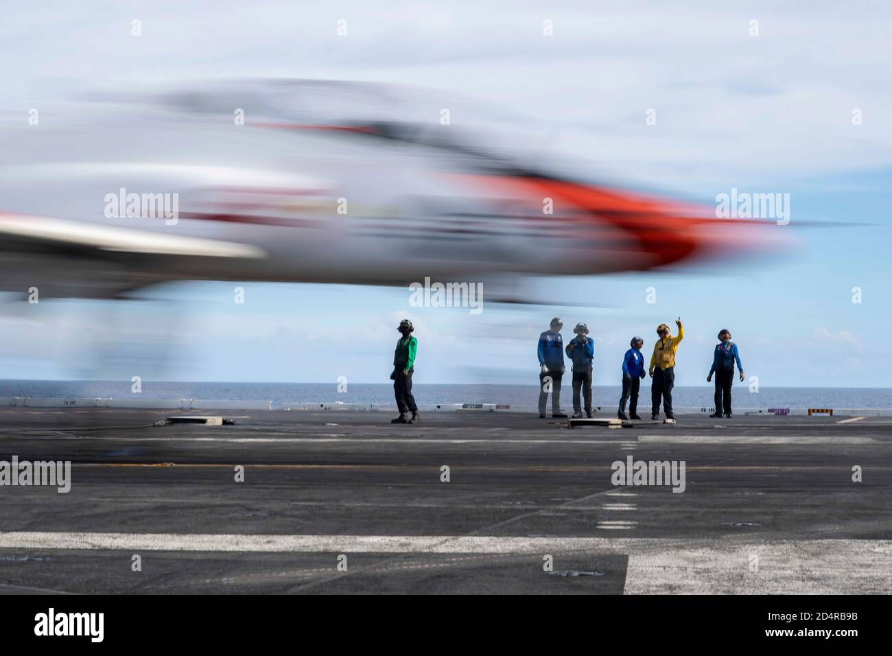 191209-N-OM854-0152ATLANTIC OCEAN (Dec. 9, 2019) Sailors observe a T-45C Goshawk training aircraft assigned to Training Air Wing (TW) 2 land on the flight deck of the aircraft carrier USS John C. Stennis (CVN 74) in the Atlantic Ocean, Dec. 9, 2019. The John C. Stennis is conducting routine operations in support of Commander, Naval Air Force Atlantic. (U.S. Navy photo by Mass Communication Specialist 2nd Class Grant G. Grady/Released) Stock Photo