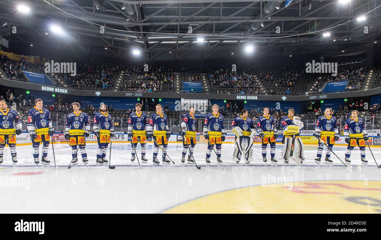 EVZ team before the National League Regular Season ice hockey game between EV Zug and SC Bern on 10.10.2020 in the Bossard Arena in Zug