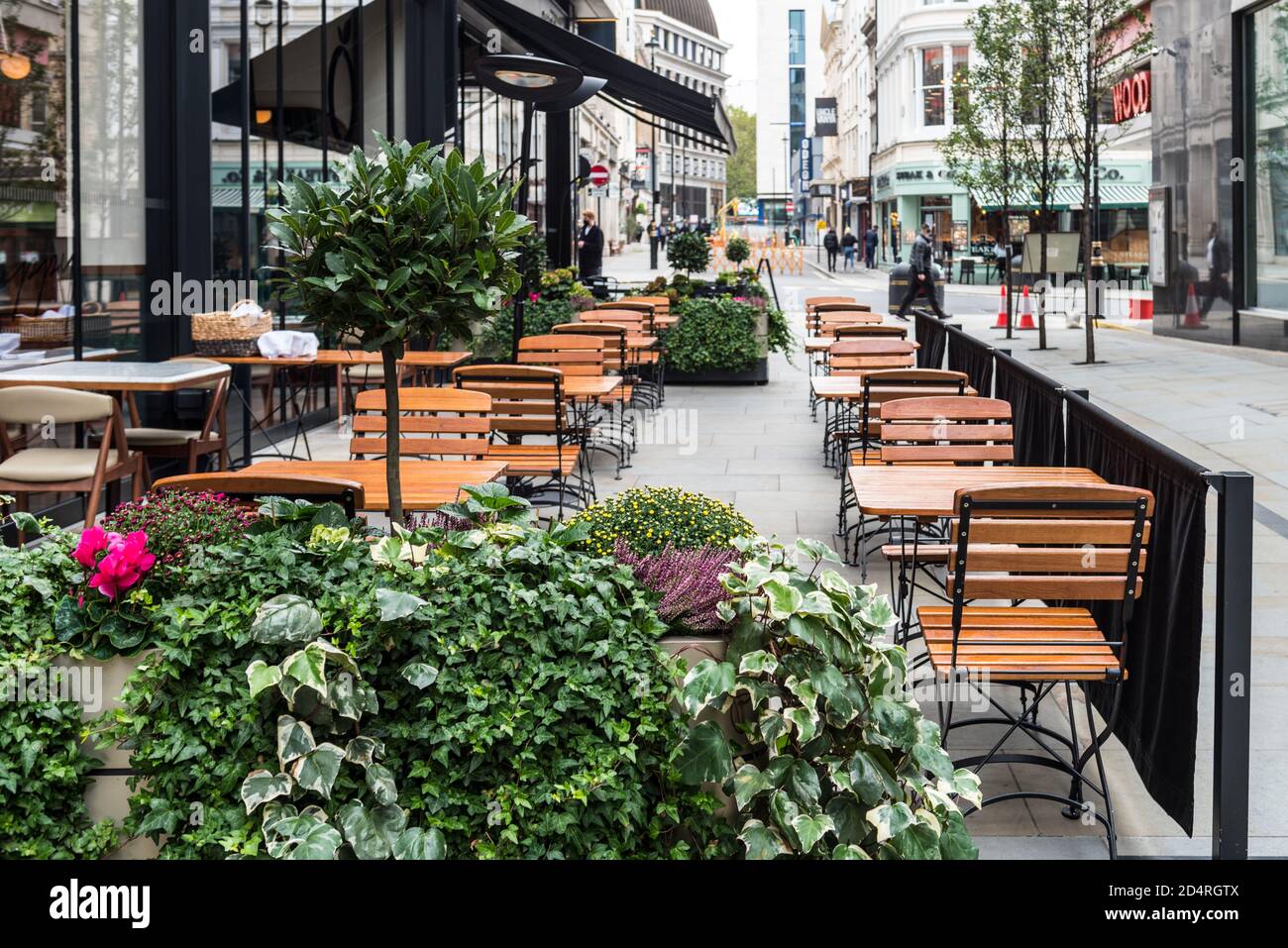 Alfresco Outdoor cafe and restaurant seating in London Haymarket Stock Photo