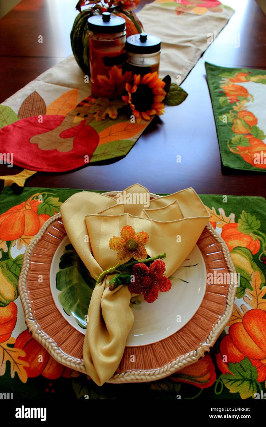Autumn tablesetting with plate, napkin and placemat Stock Photo
