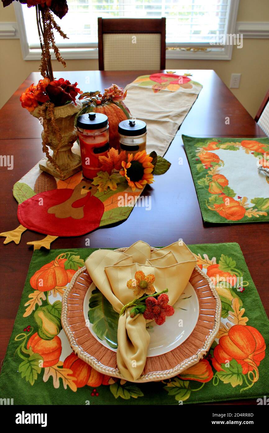 Autumn tablesetting with plate, napkin and placemat Stock Photo