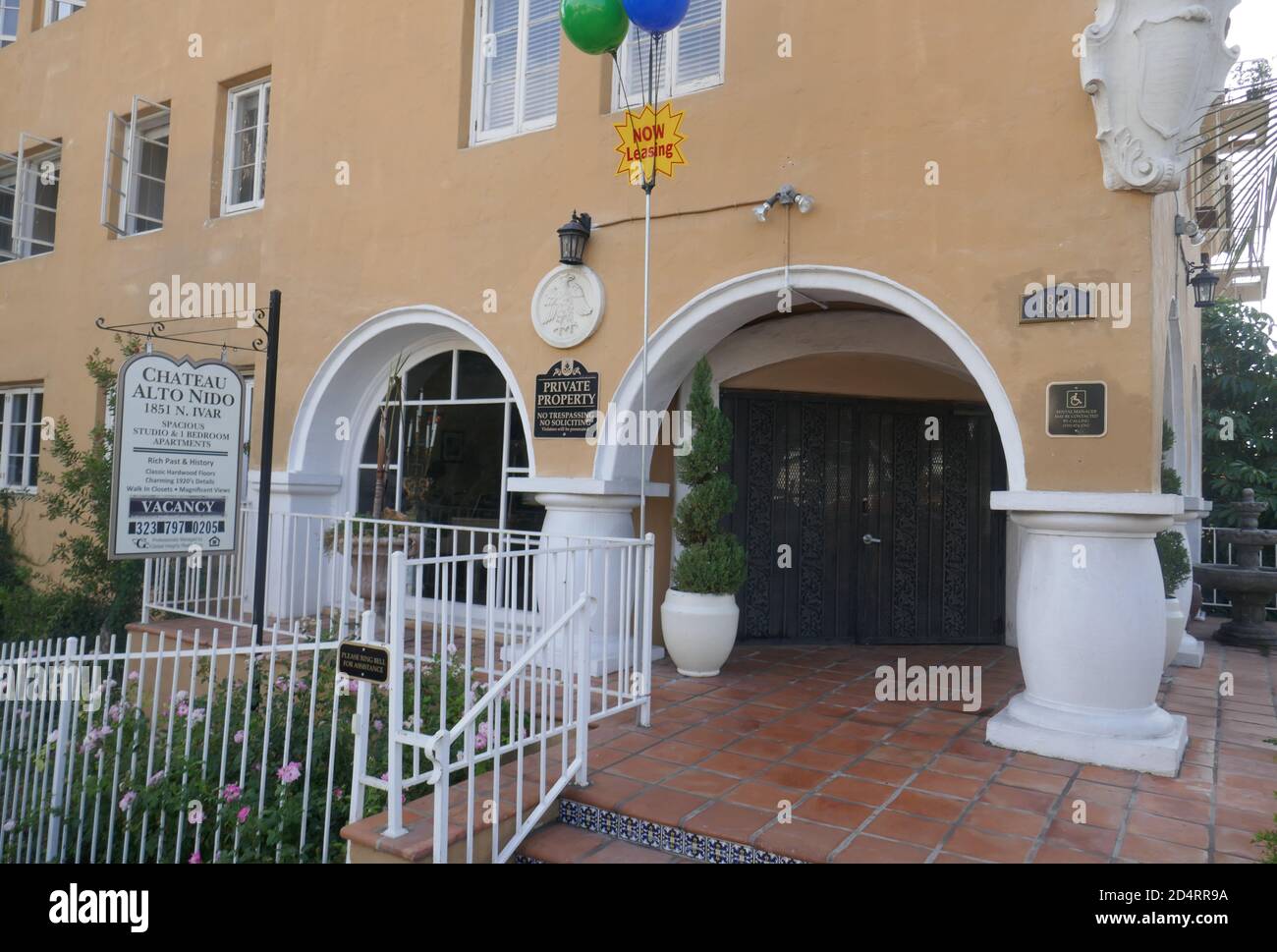 Los Angeles California Usa 10h October 2020 A General View Of Atmosphere Of Chateau Alto Nido Former Home Of Actor Wallace Beery Actress Claudette Colbert And Actress Renee Zellweger At 1851 N