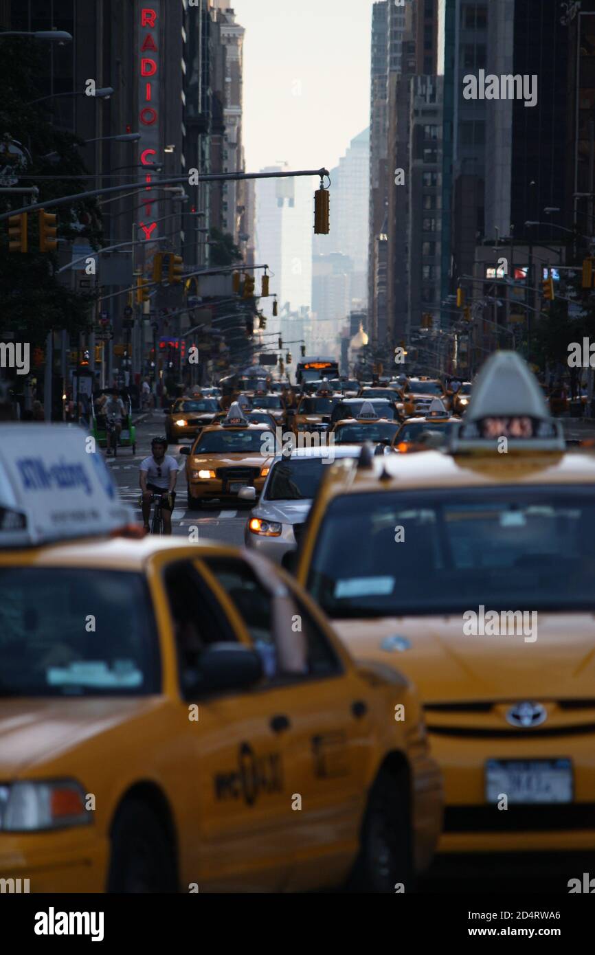 Downtown manhattan streets cars buildings hires stock photography and