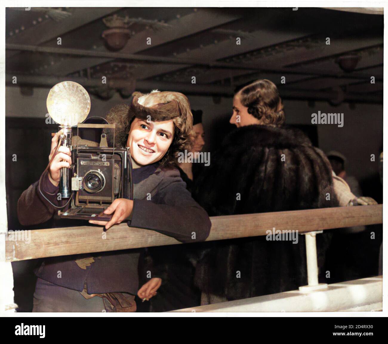1939 , NEW YORK , USA : The celebrated American woman reporter photographer  MARGARET BOURKE-WHITE ( 1904 - 1971 ) at work in NY harbor on a boat on route to WAR in EUROPE . Portrait by unknown photographer . At time Margaret married the celebrated novelist Erskine Caldwell . Bourke-White was the first known female War correspondent and the first woman to be allowed to work in combat zones during the World War II. In 1941 she traveled to the Soviet Union and from 1942 was attached to the U.S. Army Air Force in North Africa , then to the U.S. Army in Italy and later in Germany .- DIGITALLY COLO Stock Photo
