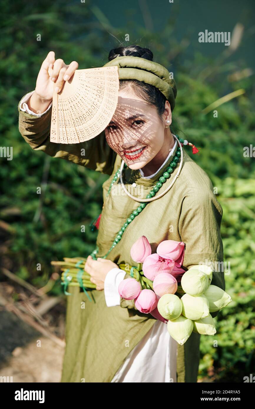 Beautiful vietnamese women hi-res stock photography and images - Alamy