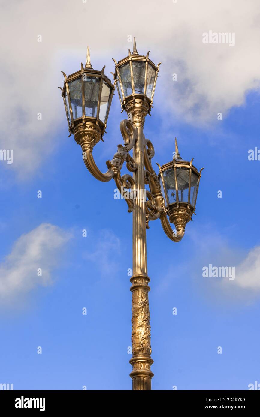 Vintage street lights hi-res stock photography and images - Alamy