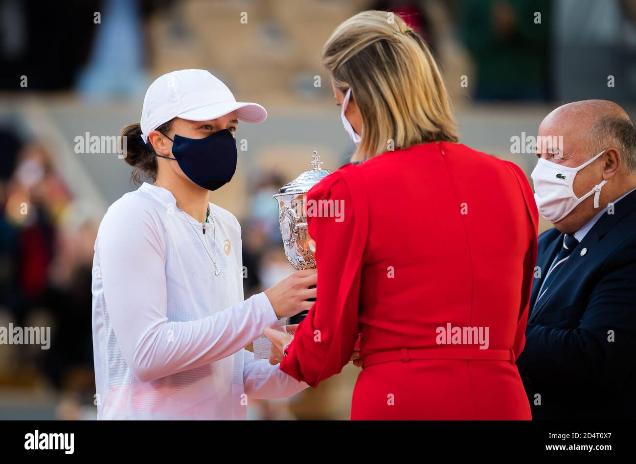 ga Swiatek of Poland with the champions trophy given by Mary Pierce after winning against Sofia Kenin of the United States the final of the Roland Ga Stock Photo