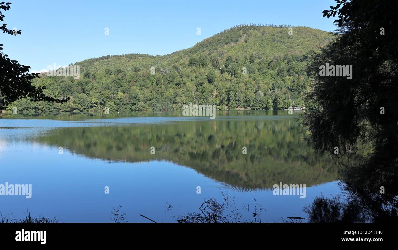 Monticchio - Scorcio del Lago Piccolo dalla circumlacuale Stock Photo