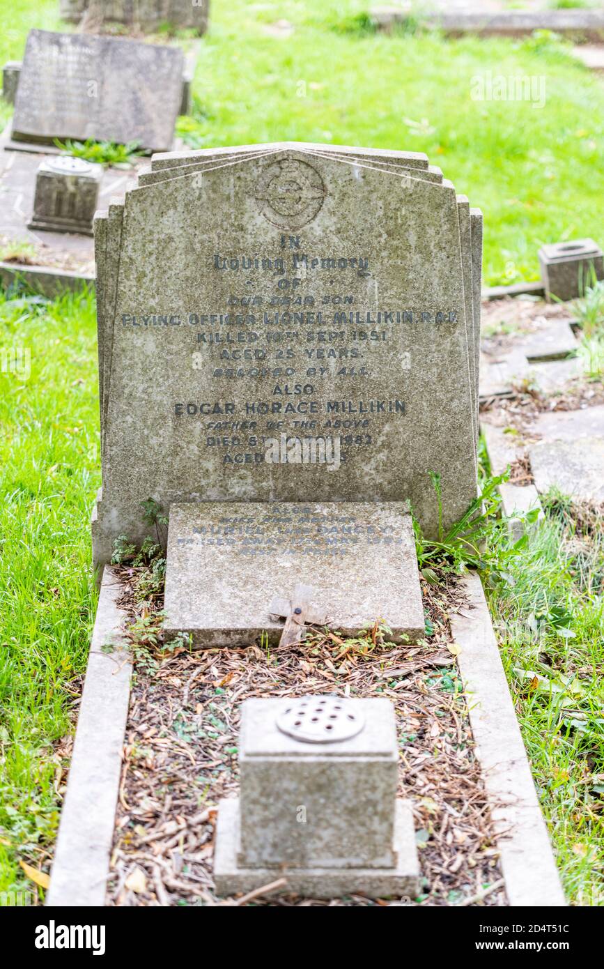 Headstone, gravestone on grave of RAF Flying Officer pilot Lionel Millikin at St Laurence & All Saints Church. Crashed Gloster Meteor jet in Westcliff Stock Photo