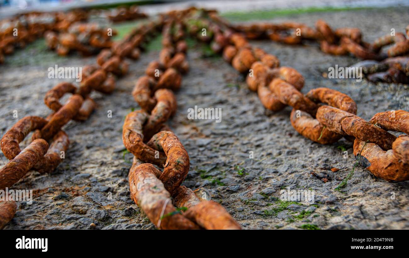 Rusted chains hi-res stock photography and images - Alamy