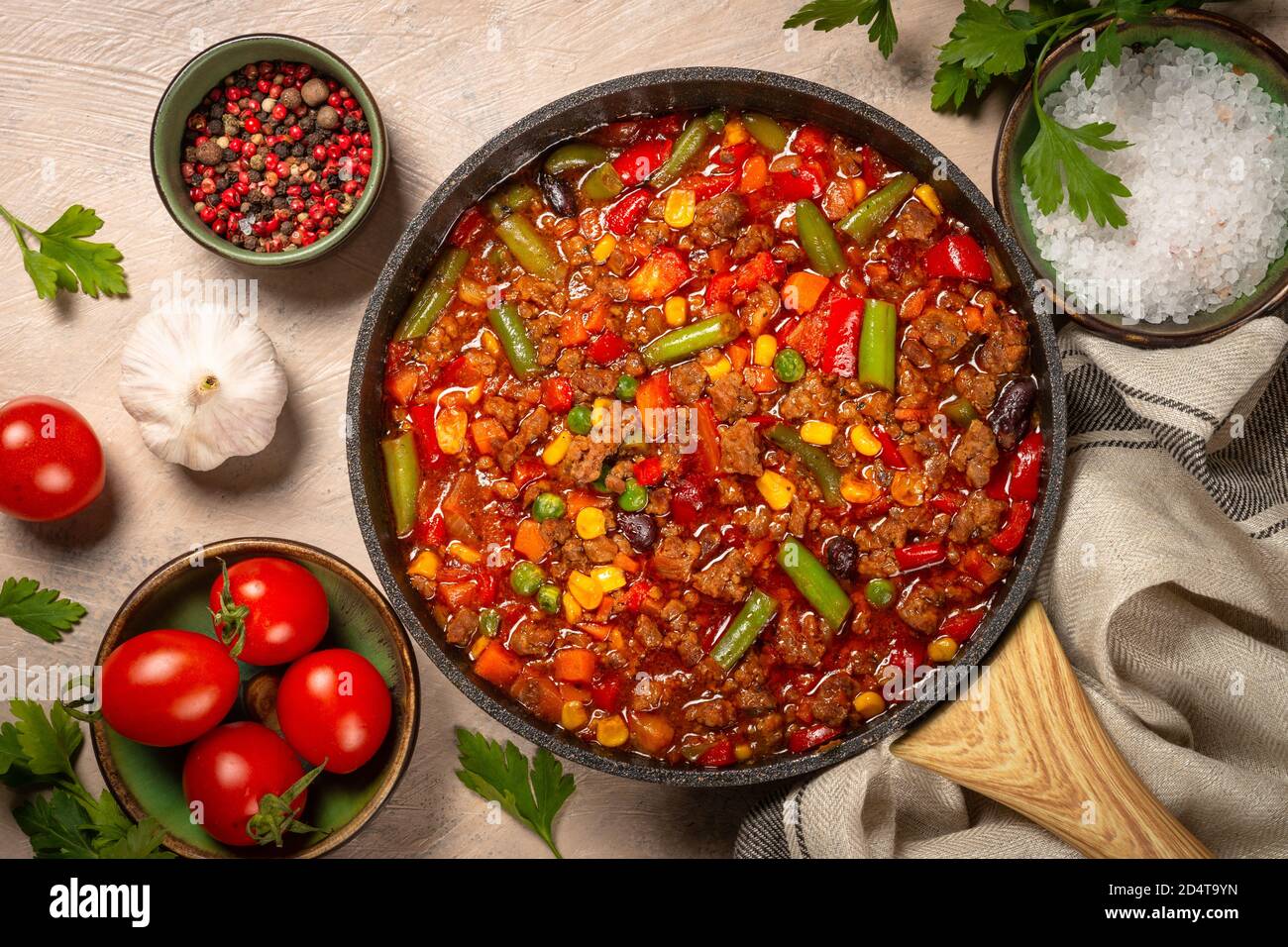 Chili con carne in skillet on dark stone table Stock Photo - Alamy