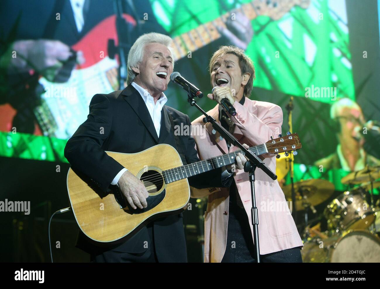 Cliff Richard performing at the 02 Arena with the Shadows 28th Sept 2009,singing with Bruce Welch Stock Photo