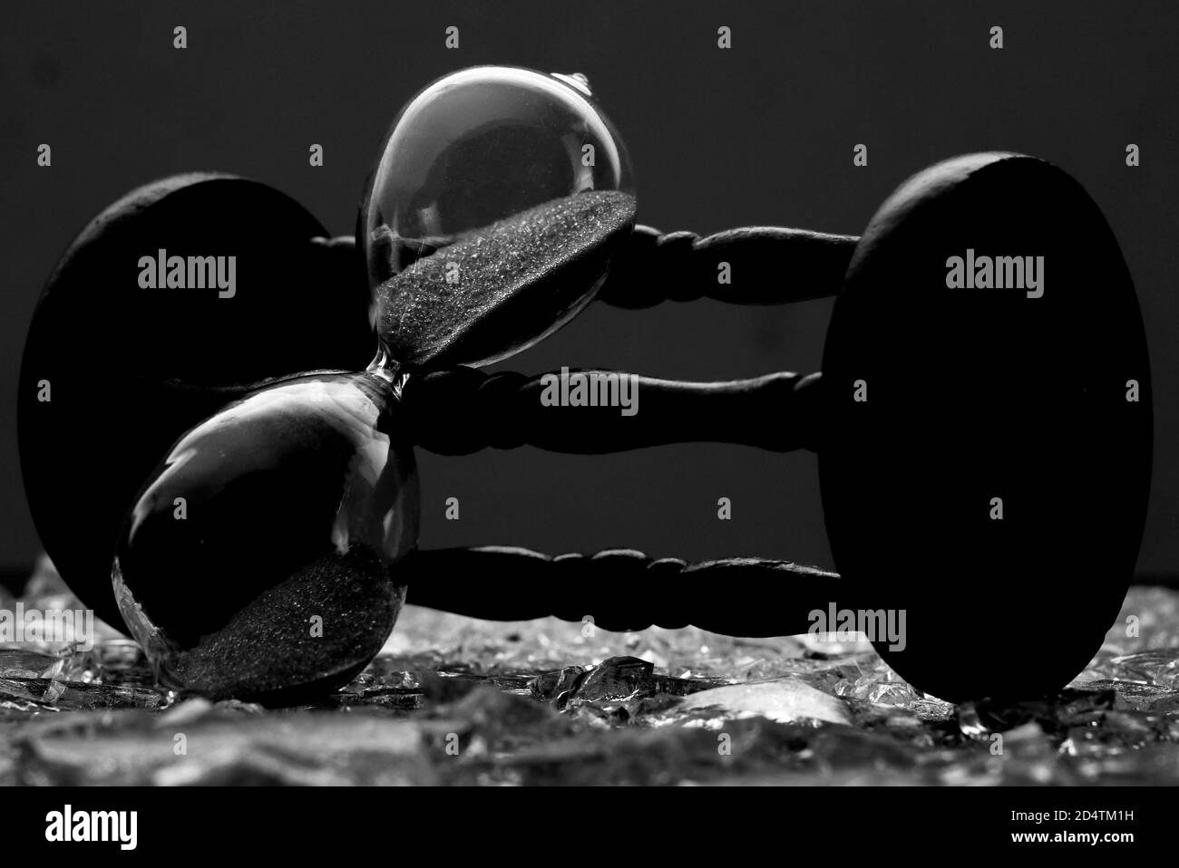 Broken hour glass hires stock photography and images Alamy