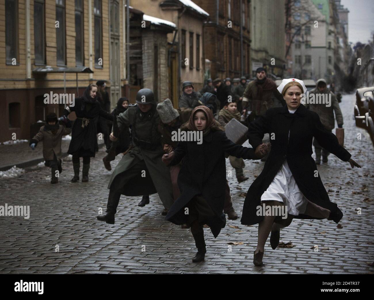 ANNA PAQUIN in THE COURAGEOUS HEART OF IRENA SENDLER (2009), directed by JOHN KENT HARRISON. Credit: BALTMEDIA/CBS/HALLMARK HALL OF FAME PROD/JEFF MOST/K&K SELEK / Album Stock Photo