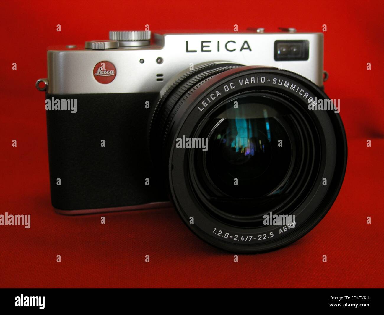 LEICA DIGILUX 2 ZOOM LEICA CAMERA LEICA DIGITAL CAMERA © Frederic