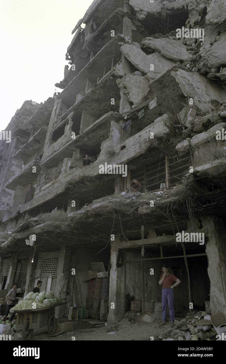 18th September 1993 After 15 years of civil war, life goes on in a battle-scarred building on Michel Zakhour street, Beirut. Stock Photo