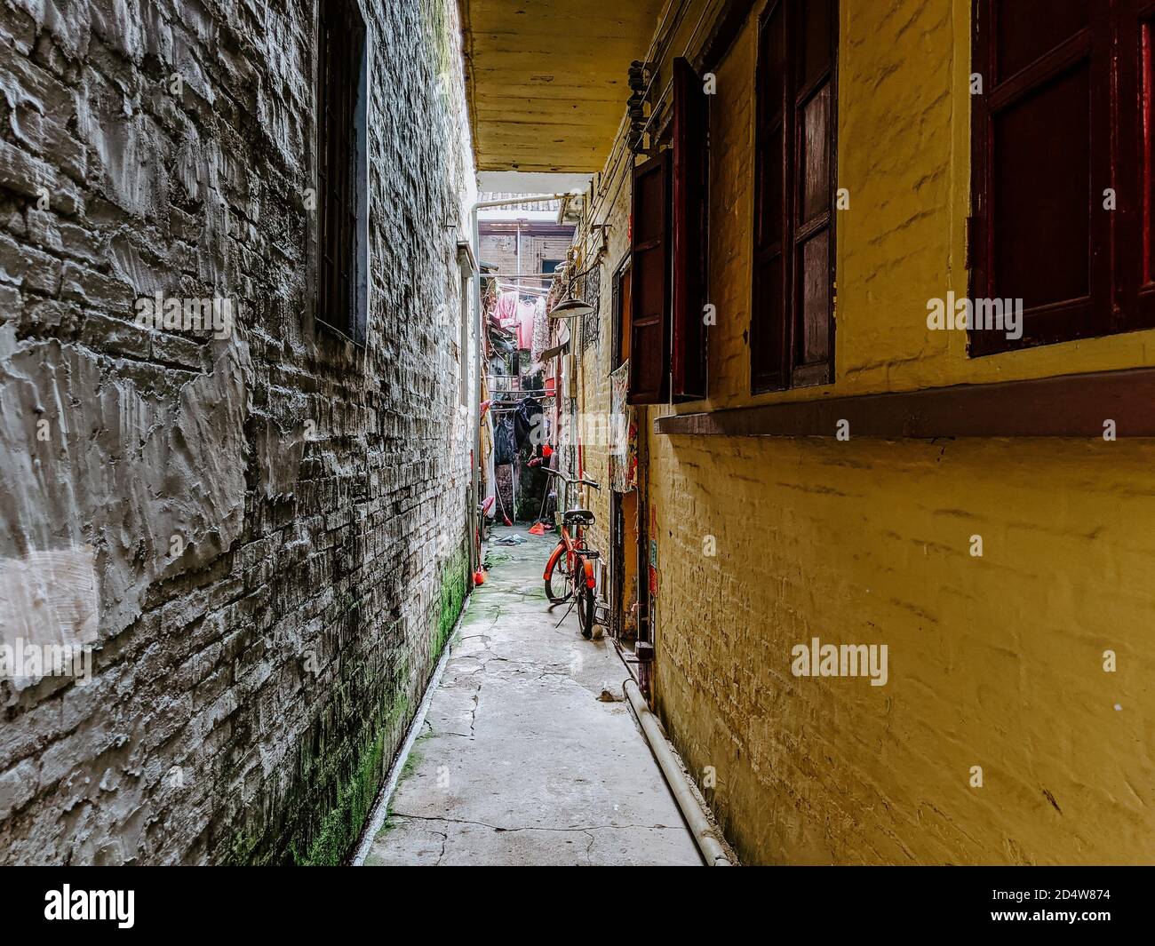Closeup of a narrow alley between dilapidated houses Stock Photo - Alamy