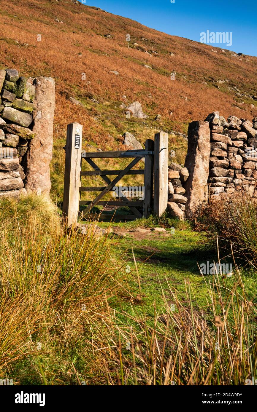 UK, England, Staffordshire, Moorlands, Axe Edge Moor, gate onto old Cut-thorn Hill packhorse trail to Three Shires Head Stock Photo