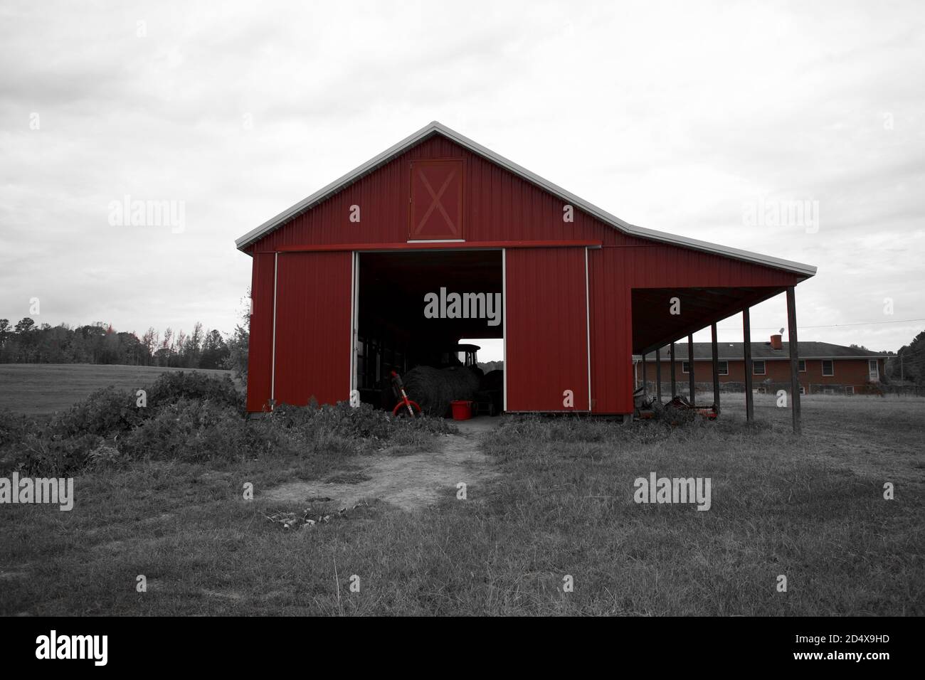 Red roof barn hi-res stock photography and images - Page 15 - Alamy