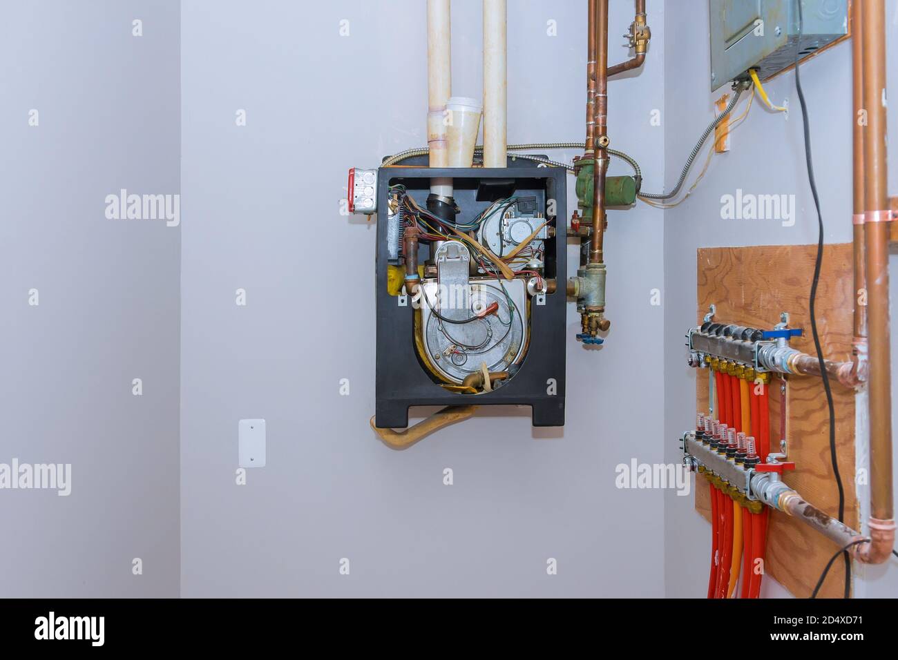 Pipe fitter mounted floor heating installation system underfloor water heating floor