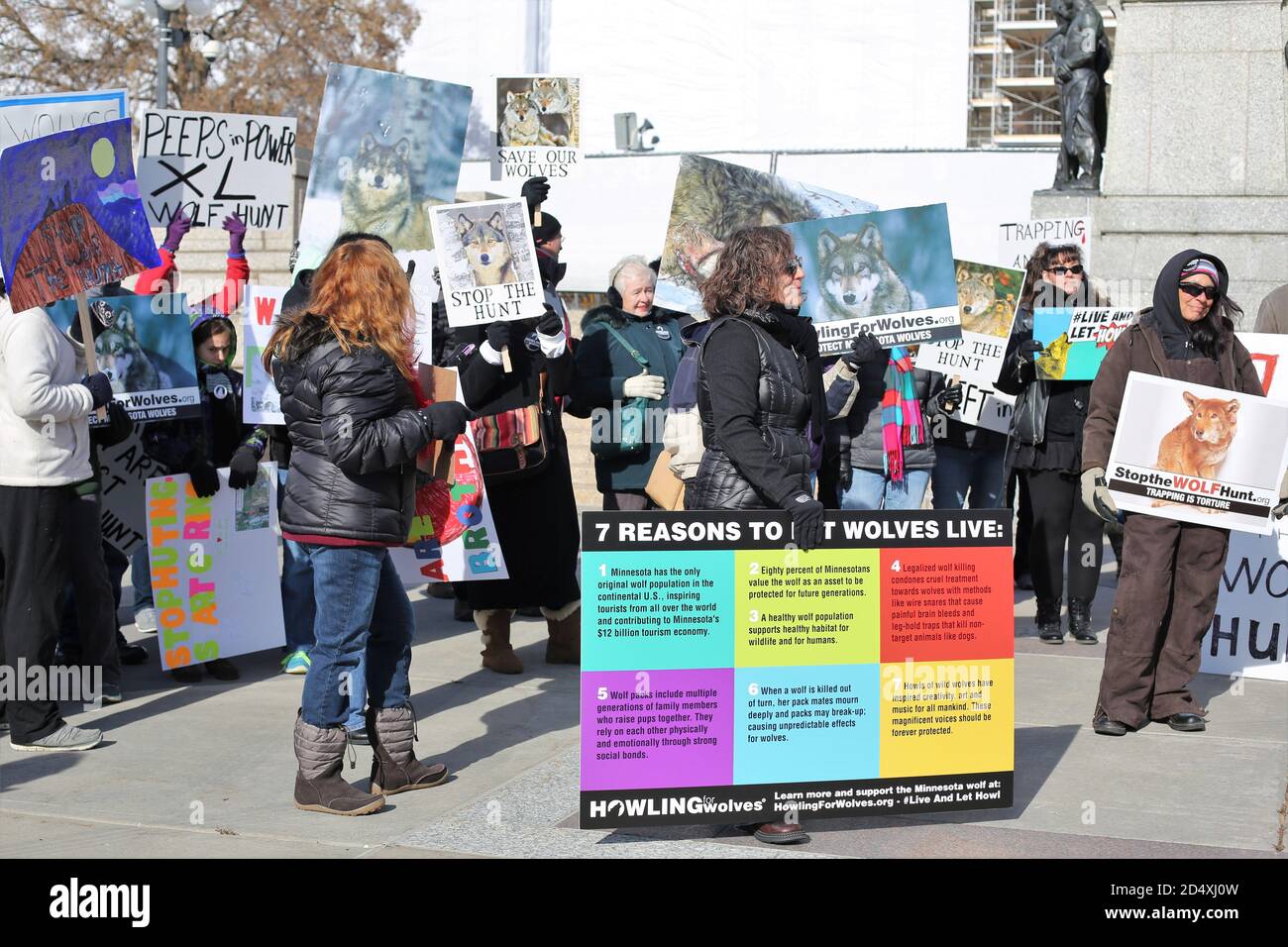 Crowd protesting hi-res stock photography and images - Alamy