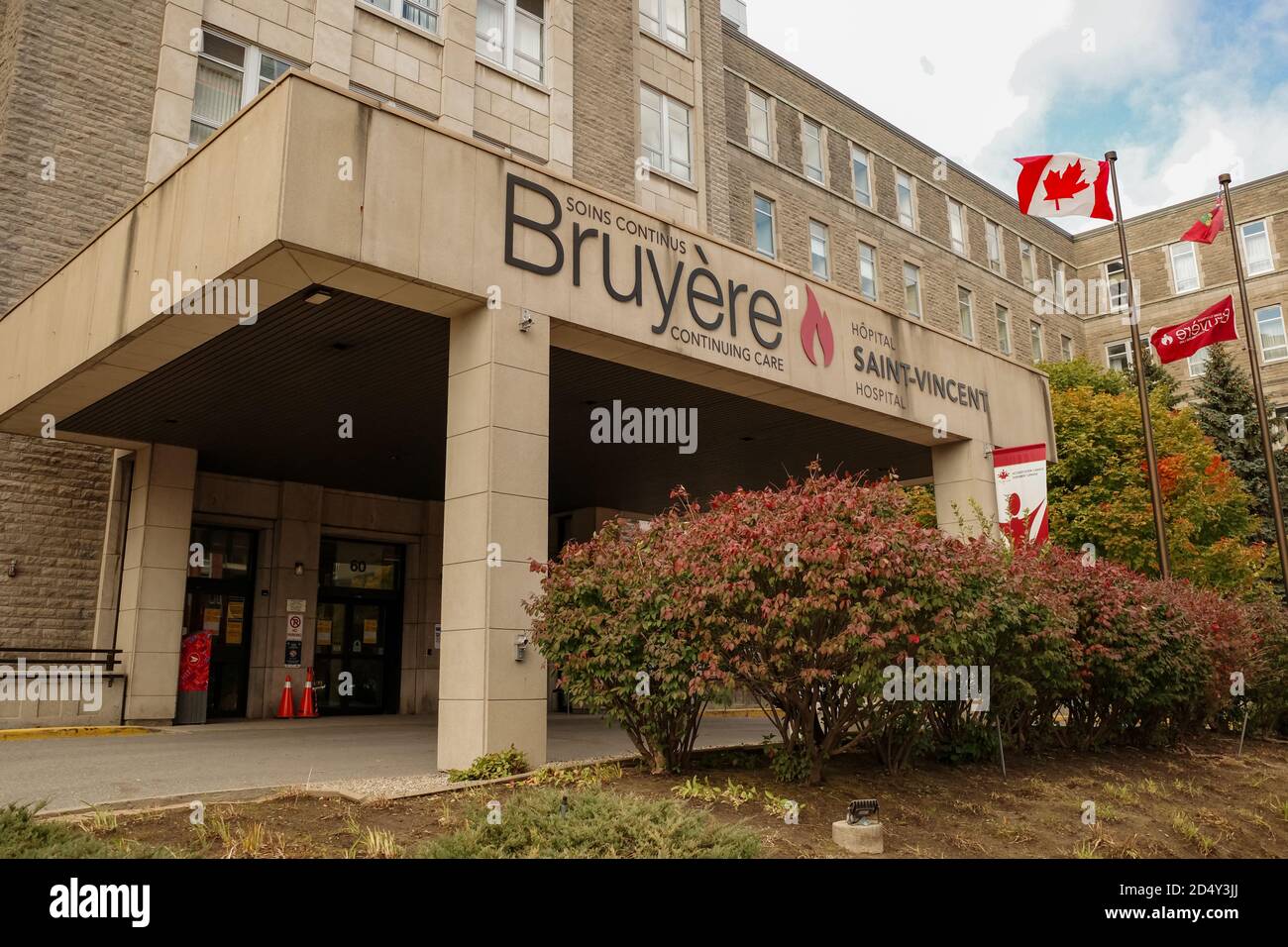 Ottawa, Ontario, Canada - October 8, 2020: St. Vincent Hospital, an Elisabeth Bruyere Hospital continuing care facility on Cambridge Street in Ottawa. Stock Photo