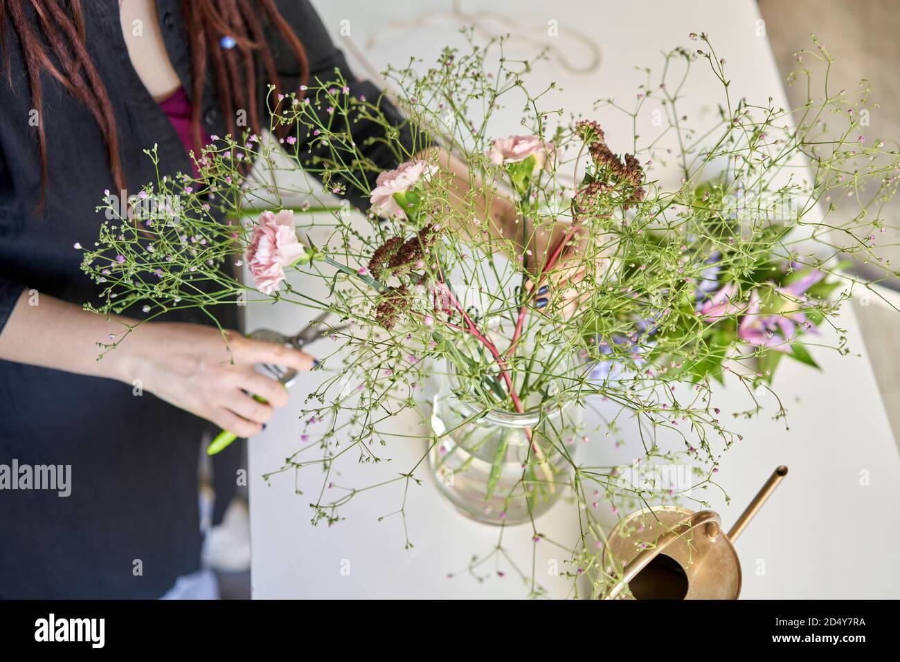 Bouquet 006, step by step installation of flowers in a vase. Flowers