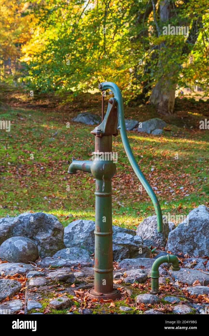 Old Hand Water Pump With A Bucket Stock Photo - Image of decorative, drink:  70008964