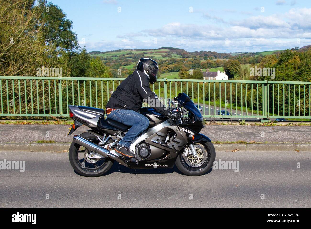 R980AWP 1998 black Honda Cbrg900Rr Firebird; Motorbike rider; two 