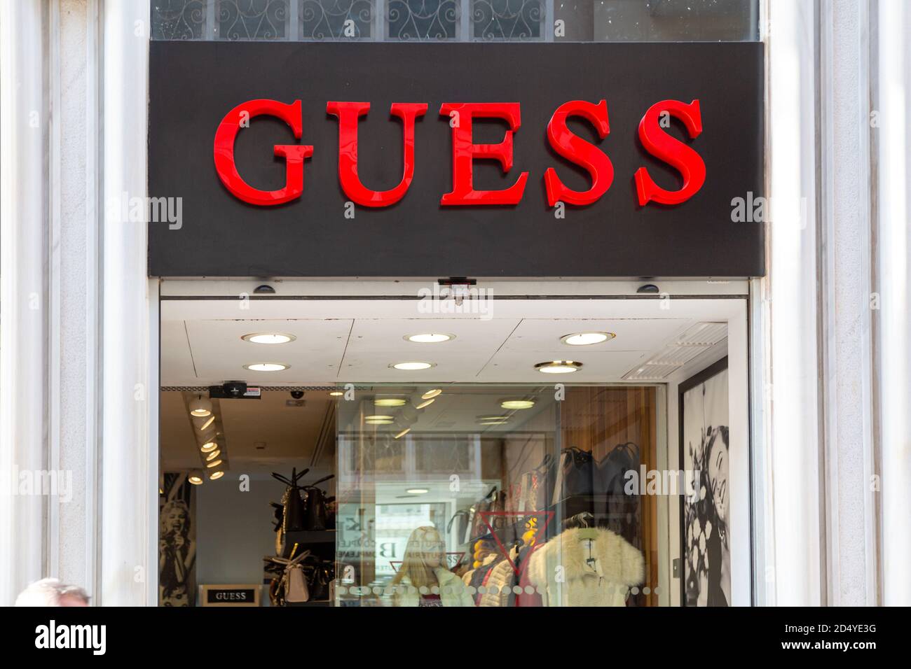 Guess display window. Guess fashion brand clothing store Stock Photo - Alamy