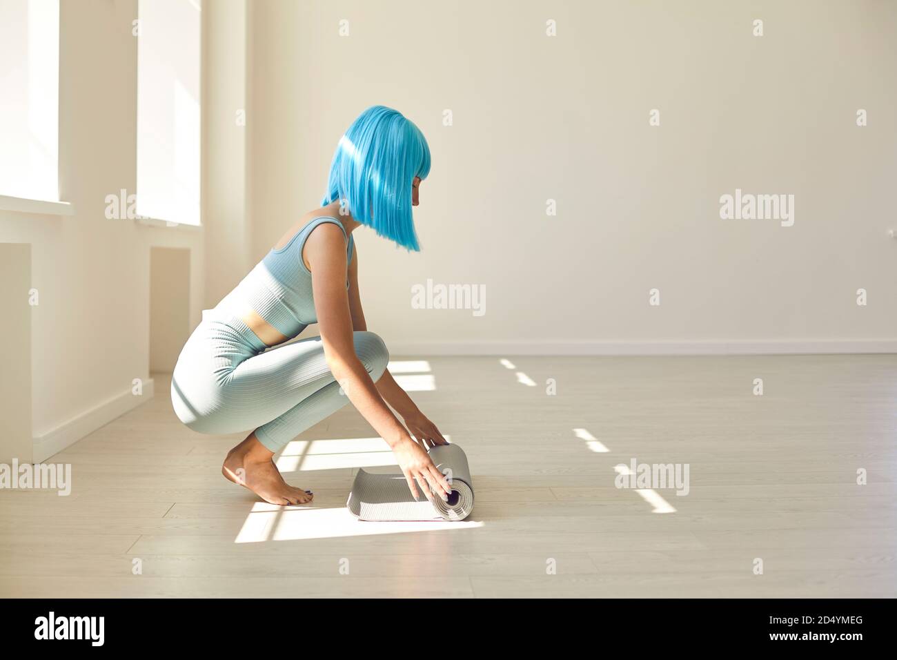 Woman barefoot carpet hires stock photography and images Alamy