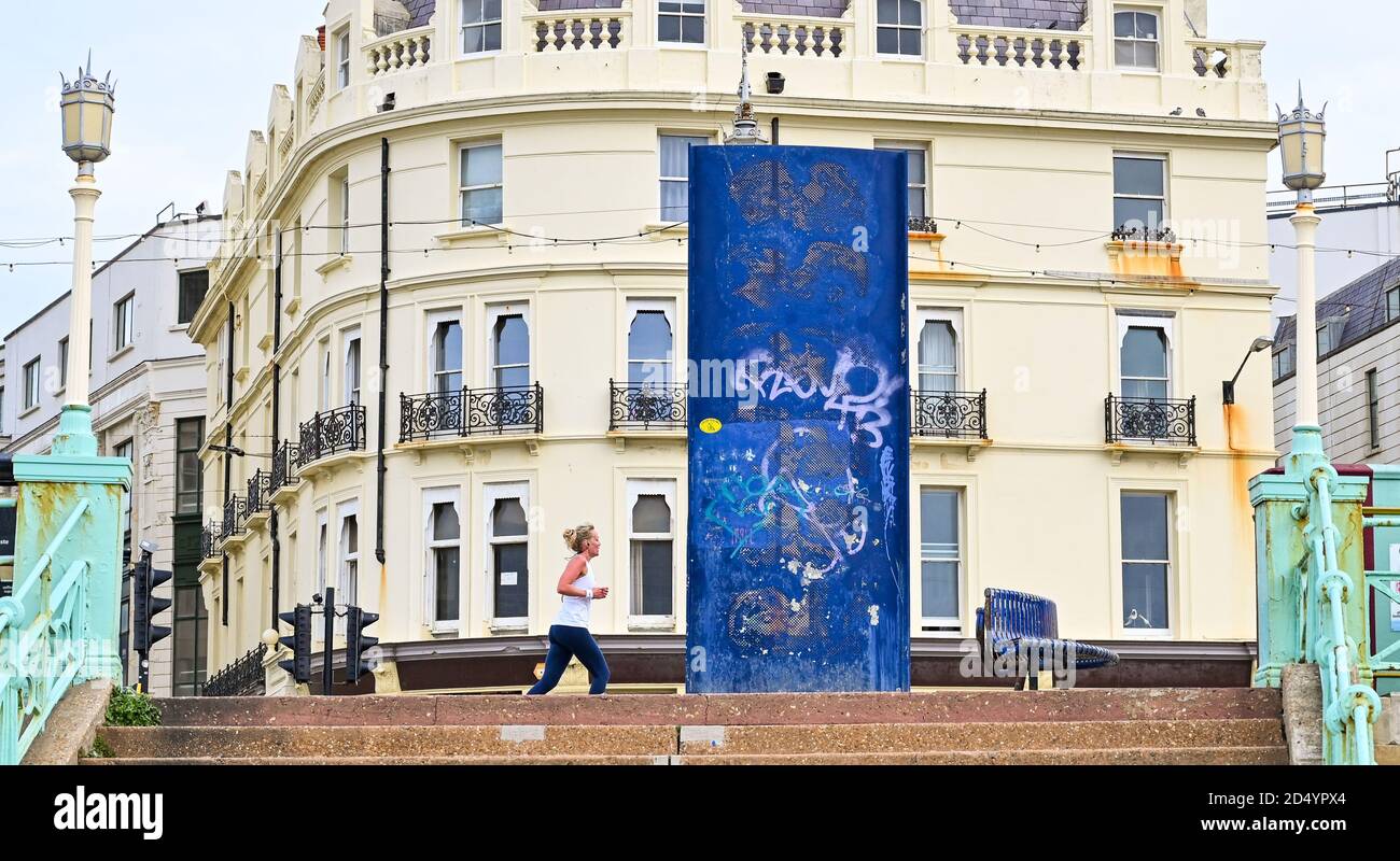 Kiss statue brighton hires stock photography and images Alamy