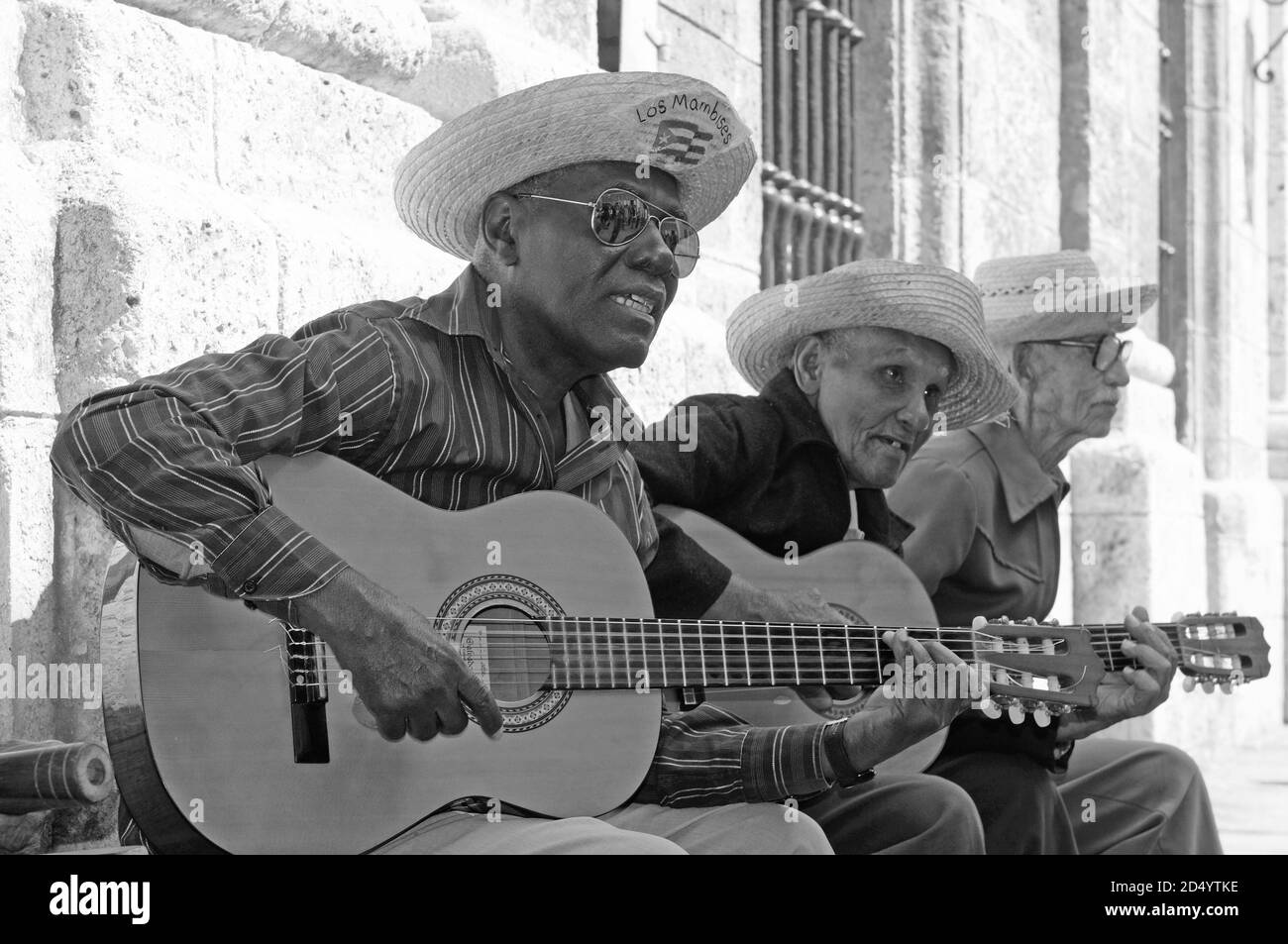 Kubanische Musikband in Havanna. Cuban musicians playing in Havanna-City. Stock Photo