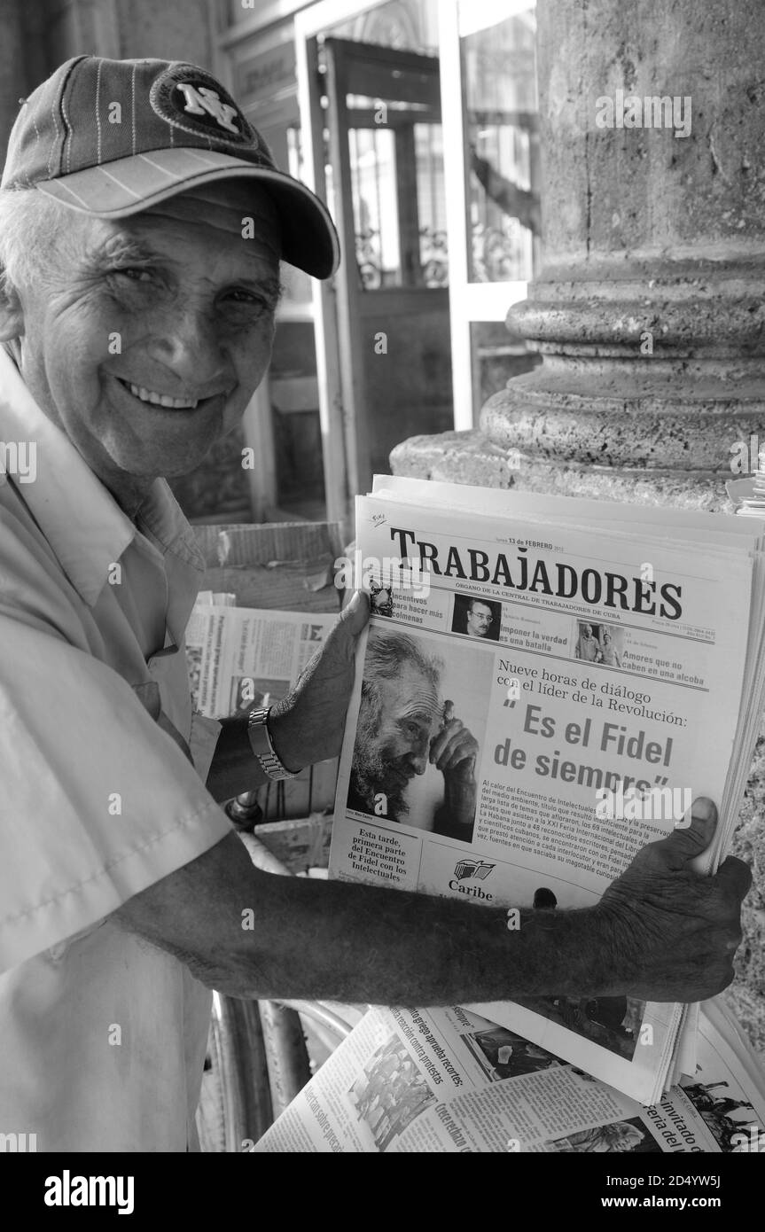 Zeitungsverkäufer in Havanna. Newsman and distributer in Havanna-City Stock Photo