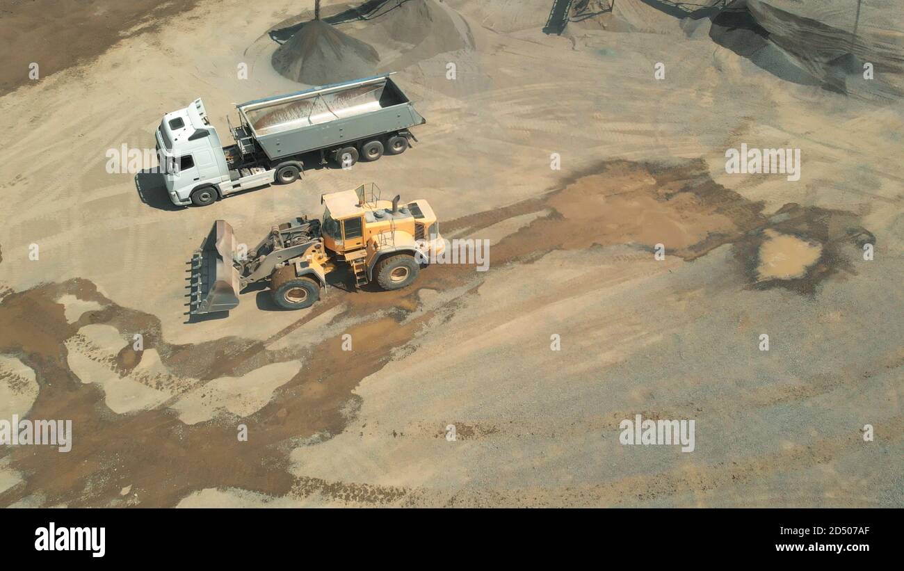 Empty excavator hi-res stock photography and images - Alamy
